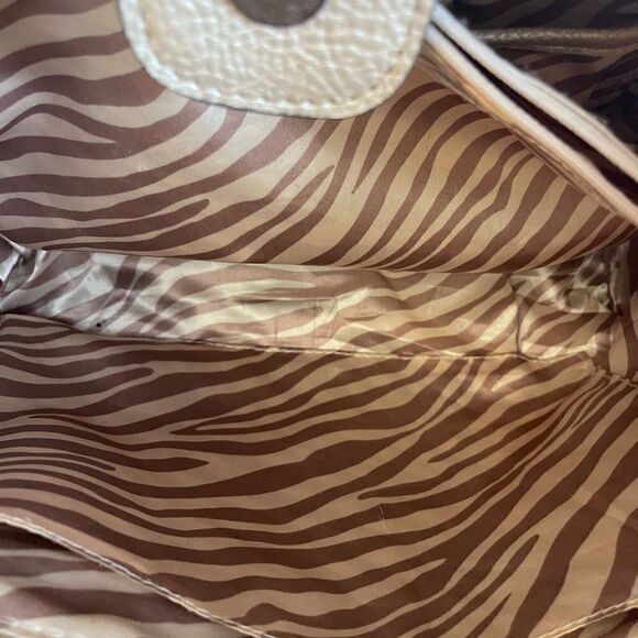 Dana  Buchman beige canvas and faux leather trims and accents shoulder bag. - Picture 14 of 14